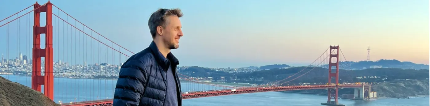 Alex Samson in front of the Golden Gate Bridge in San Francisco